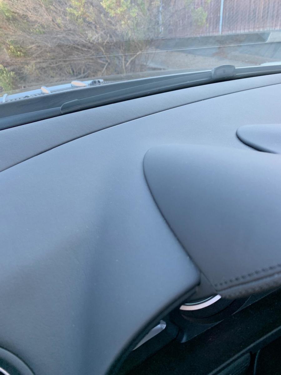 Детали интерьера Mercedes-Benz SL600 (R230) 2007 года  (фото 78 из 189)